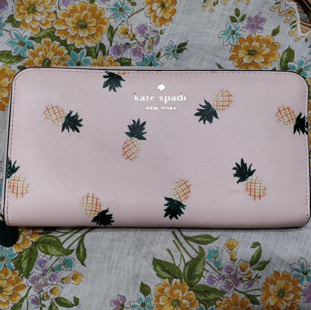 Kate Spade 🍍Marlee Large Pineapple Continental Wallet